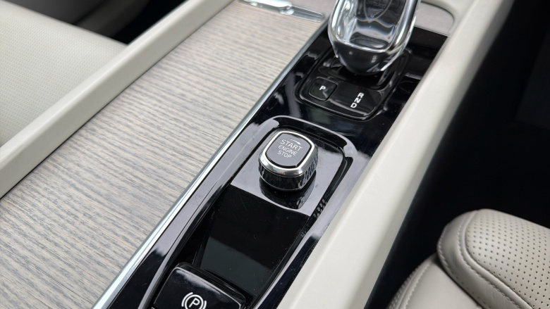 Volvo Xc60 2.0 T6 Recharge PHEV Inscription 5dr AWD Auto Estate